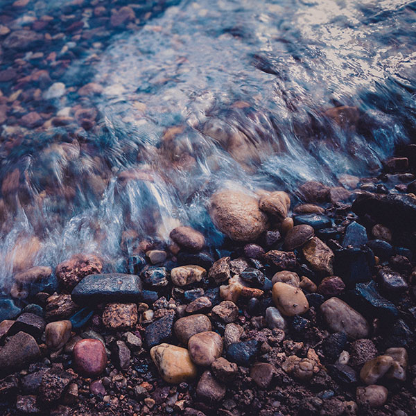 papers.co-me00-stone-blue-washed-river-wallpaper