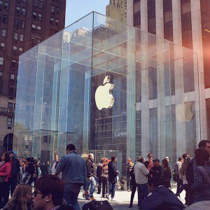 papers.co-ak48-apple-shop-newyork-cartier-city-1-wallpaper