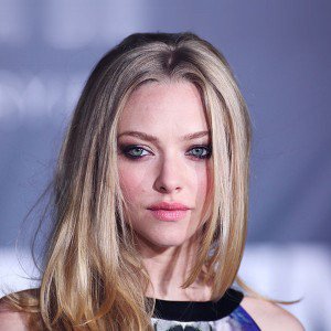 papers.co-hb61-amanda-seyfried-watching-1-wallpaper
