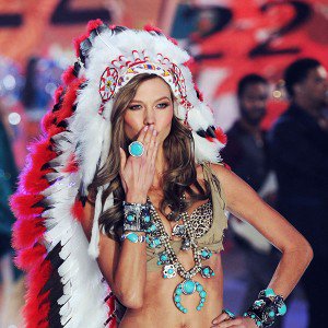 papers.co-hd84-victoria-secret-show-kiss-sexy-1-wallpaper