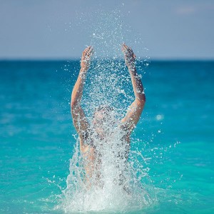 papers.co-hg15-sea-man-splash-water-summer-ocean-1-wallpaper