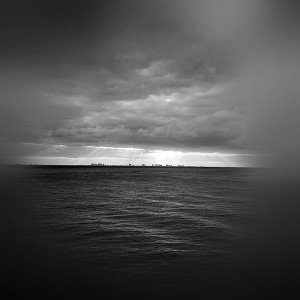 papers.co-mu25-sea-city-bw-dark-ocean-nature-sky-cloud-blur-1-wallpaper